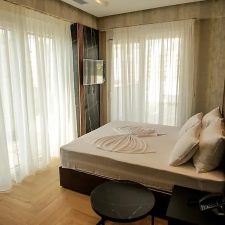 Rozafa Blu 4*