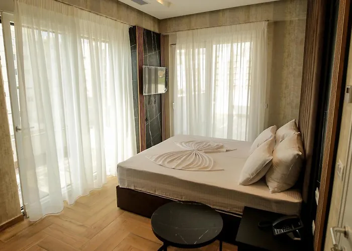 Rozafa Blu 4*