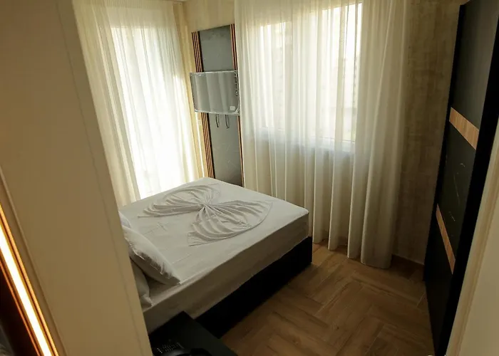 Rozafa Blu 4*