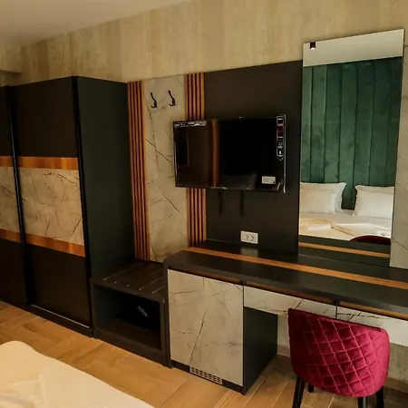 Rozafa Blu 4*