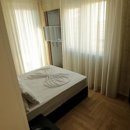 Rozafa Blu 4*